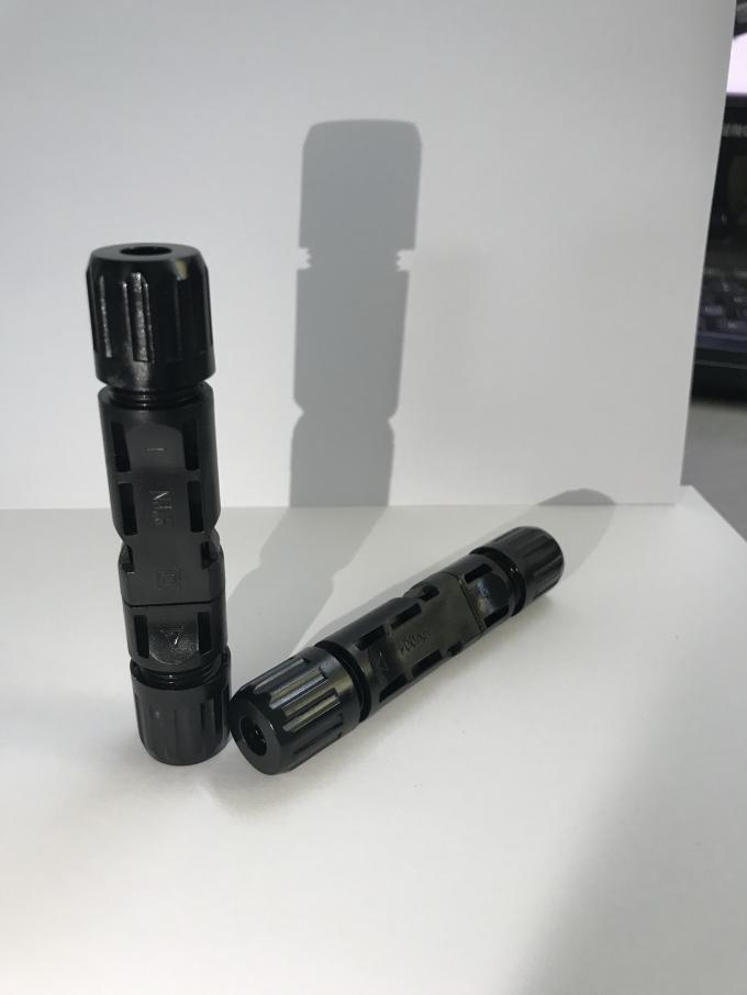 IP67 2.5mm2 - 위치 가공에 간단한 6mm2 태양 전지판 연결관 UV 저항